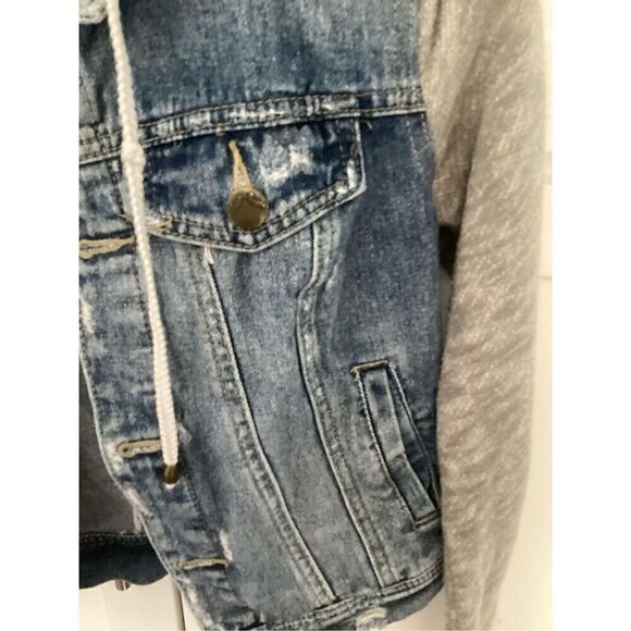 Free People Distressed Denim Jean Jacket Sz XS   Knit Sleeves Removable Hoodie - Picture 3 of 12
